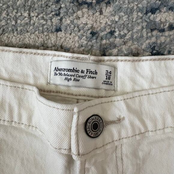 Abercrombie & Fitch The 90s Relaxed Cutoff Short High Rise - Picture 2 of 4